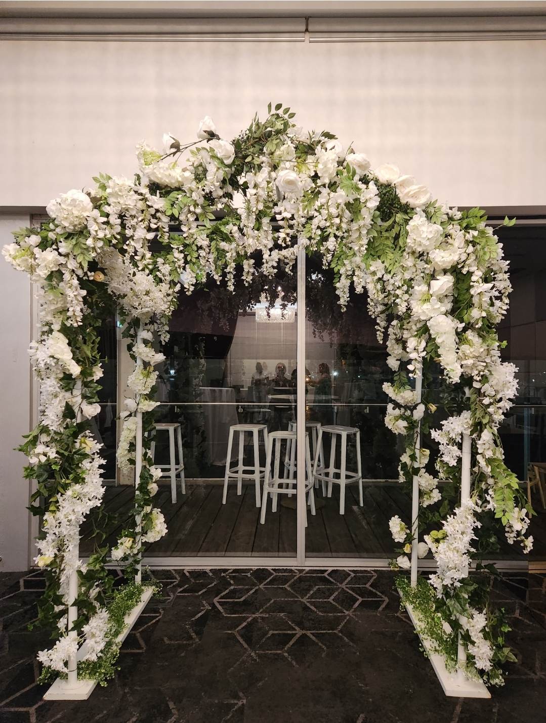 arbour_4post_wisteria_white_decorated